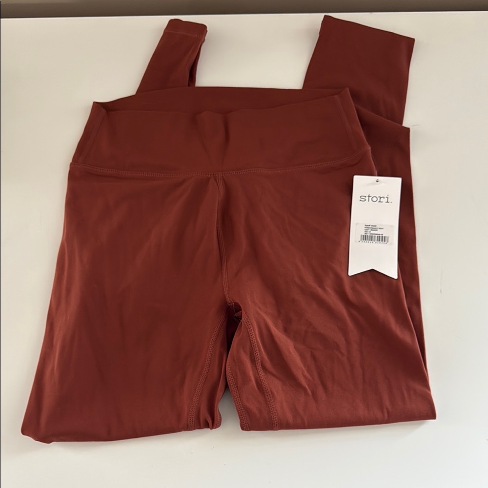 Brown/Burnt Orange High-Waisted Leggings with Sleek Silhouette